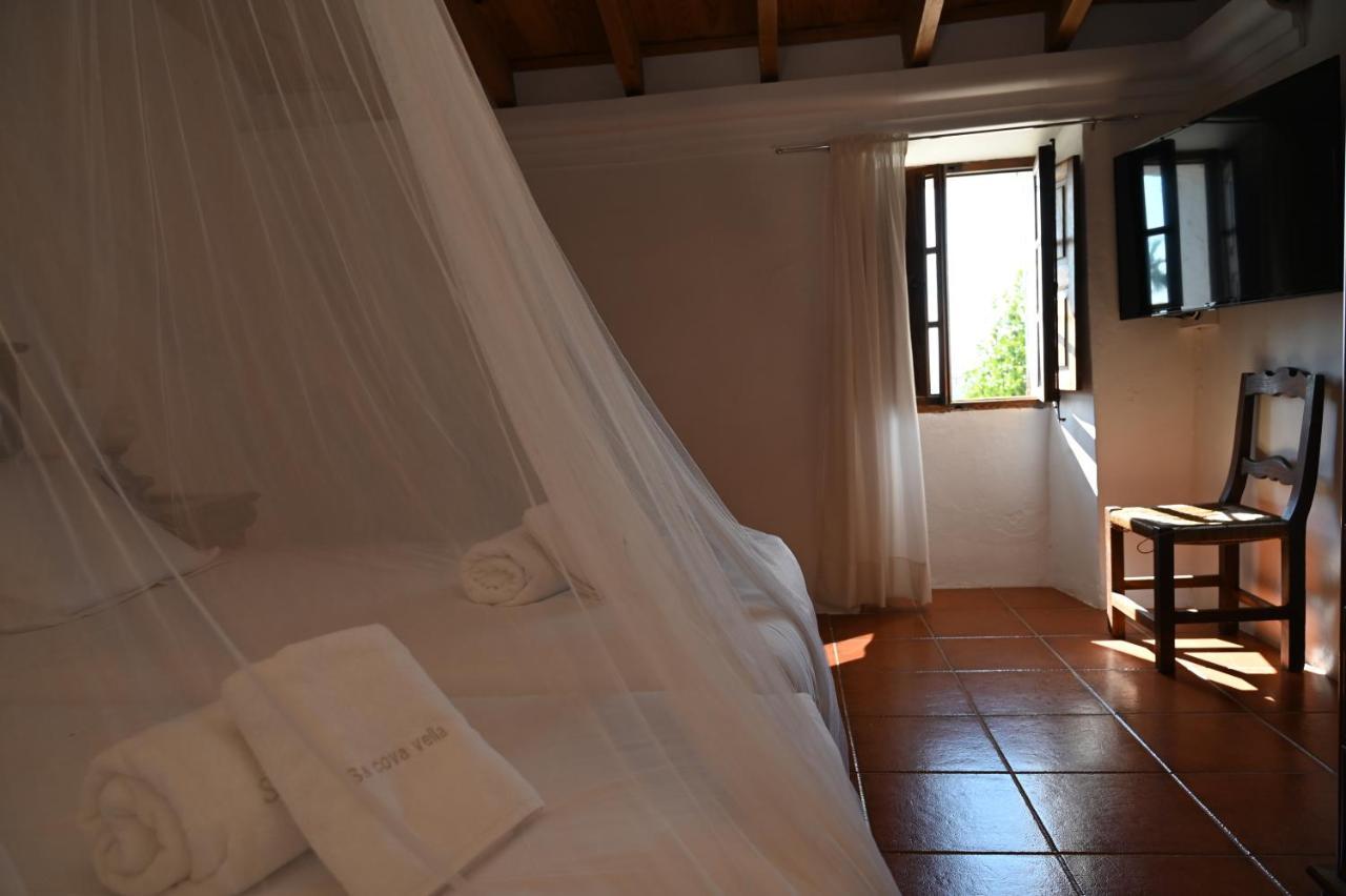 Sa Cova Vella Farm stay *